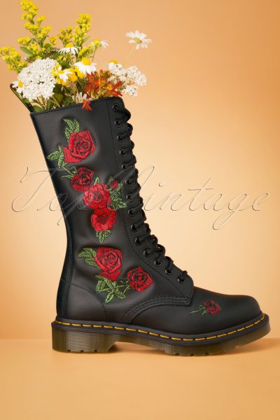 1914 Vonda Softie T Boots in Black