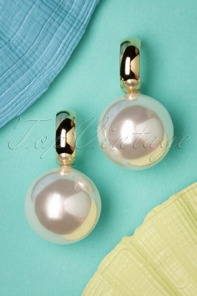 50s Go Big Or Go Home Pearl Earrings in Gold