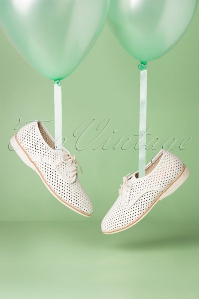 60s Derby Punch Shoes in Off White