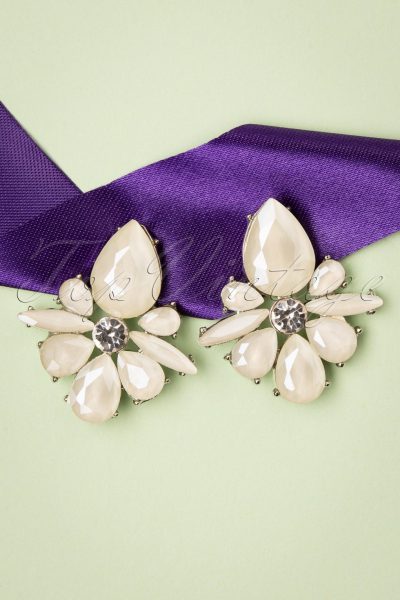 50s Flower Studs in Snow White