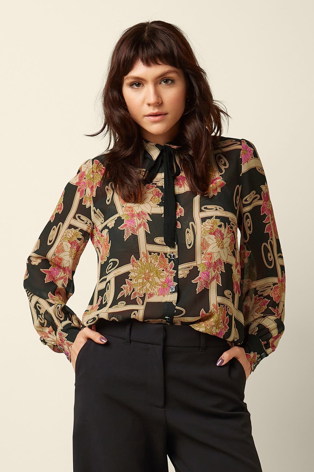282275-King-Louie-53399-Blouse-Maisie-Alba-Black-250625-001MW-full