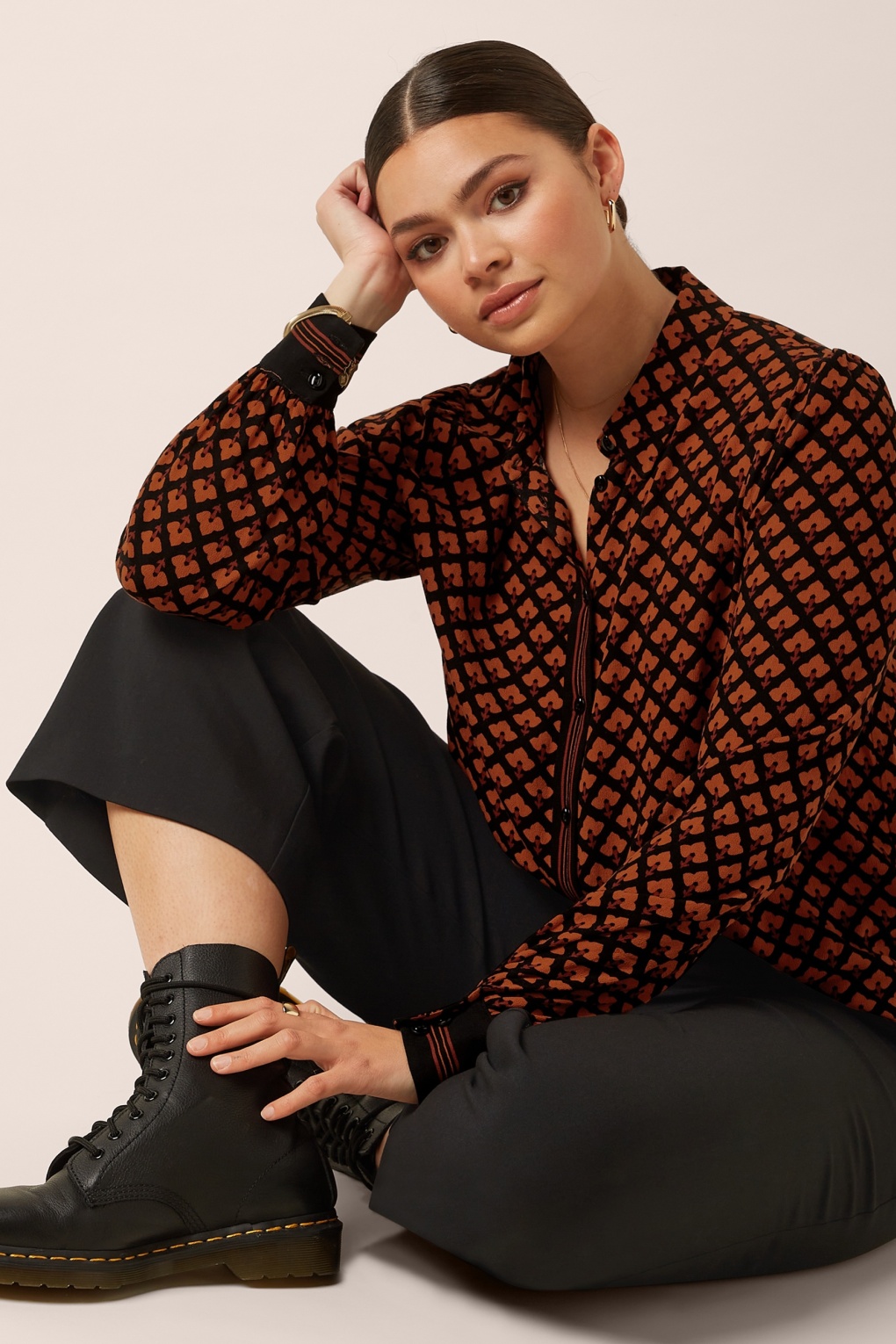 282329-King-Louie-53400-Blouse-Maisie-Moire-Black-250625-001MW-full