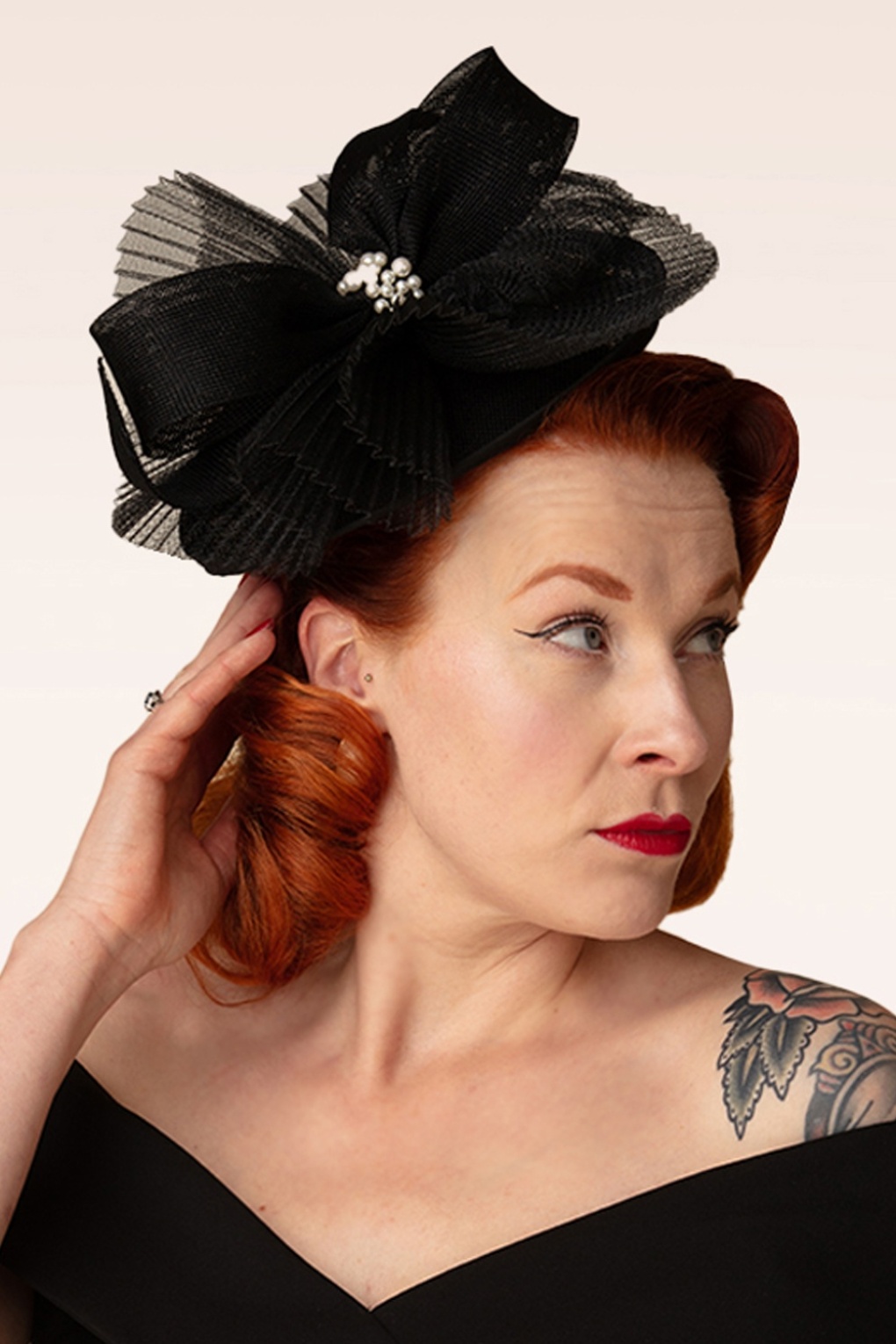 289757-Banned-57190-Fascinator-Black-Big-Bow-260513-001M-full