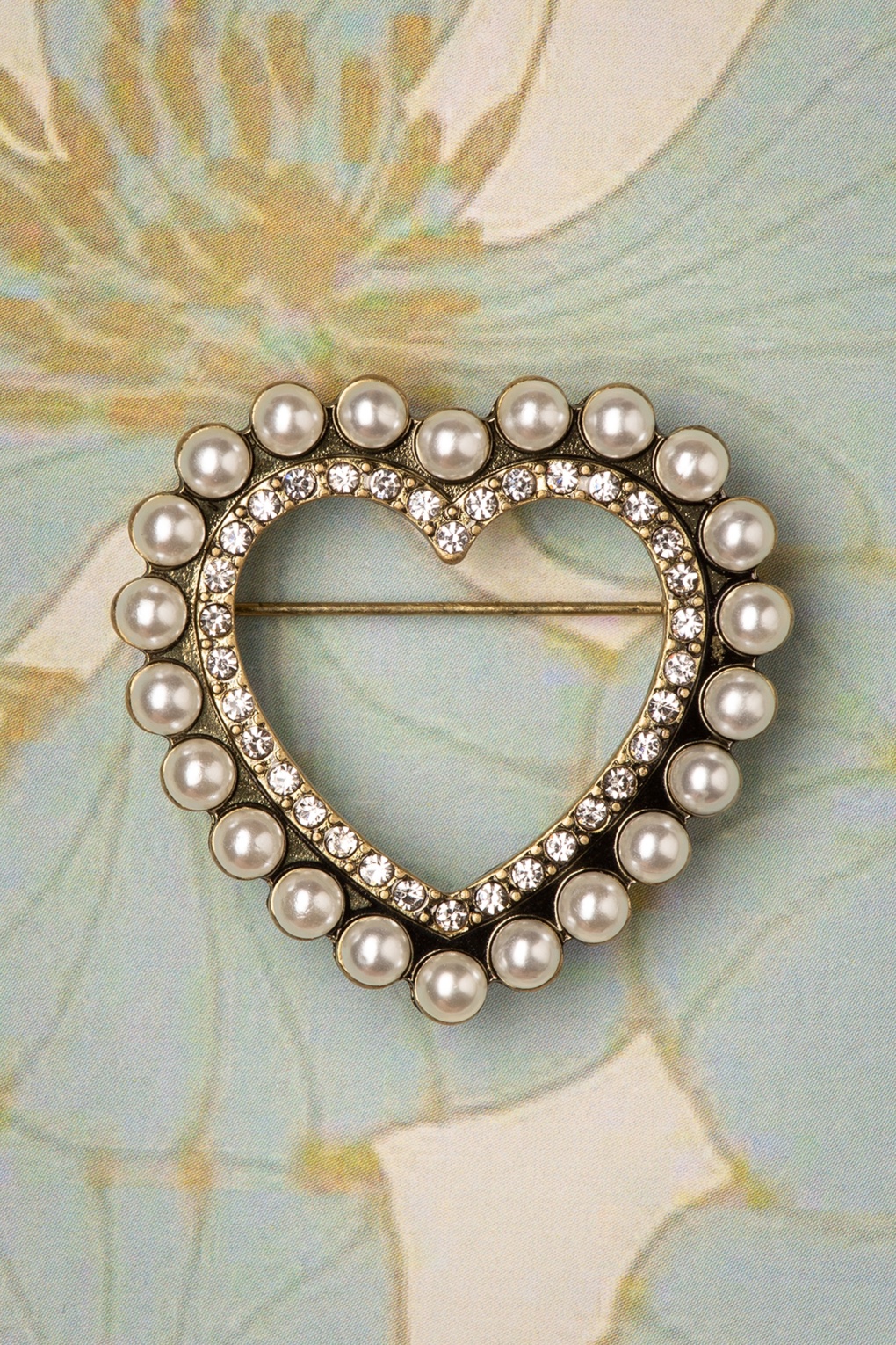 269647-Lovely-33524-Heart-Pearls-White-Brooche-Silver-Cream-08052020-003W-full