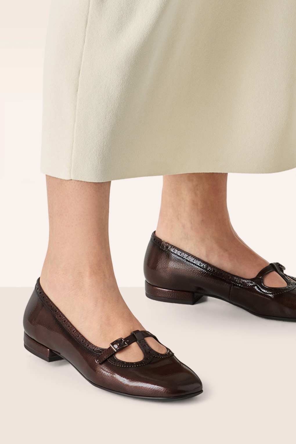 290517-Tamaris-56907-Flats-In-Brown-260617-004L-full